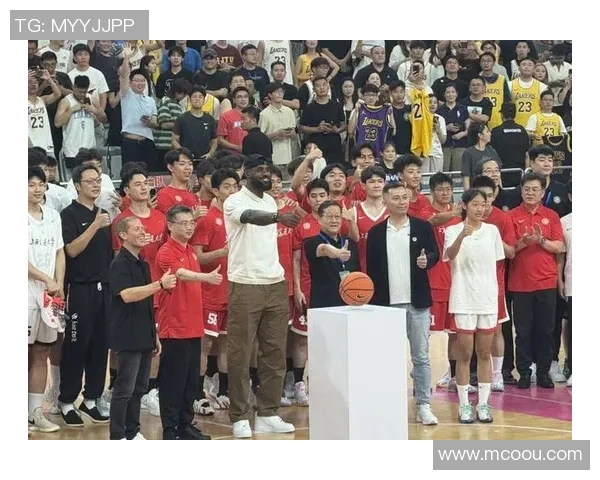 詹姆斯在人民日报发文谈篮球如何成为连接人与人之间的桥梁