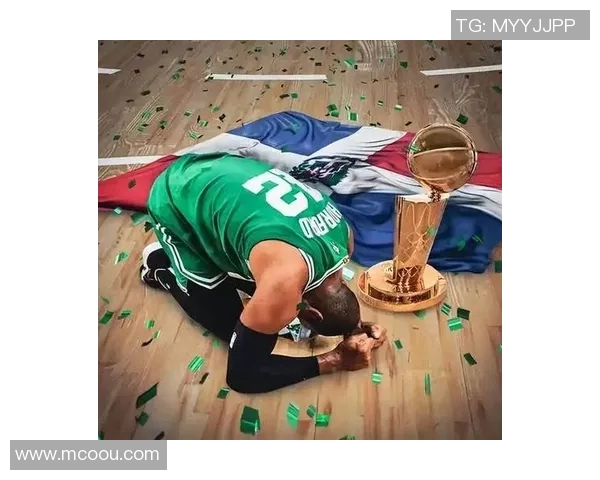 追梦与霍福德联手练习三分球表现惊人前者命中率高达八成后者也不甘示弱